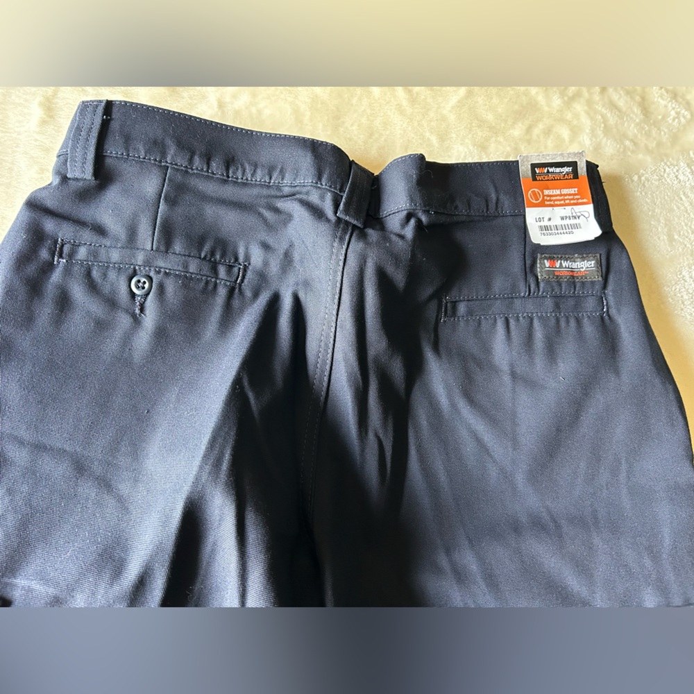 Woman’s Navy Cargo Pants size 10 - Picture 8 of 8